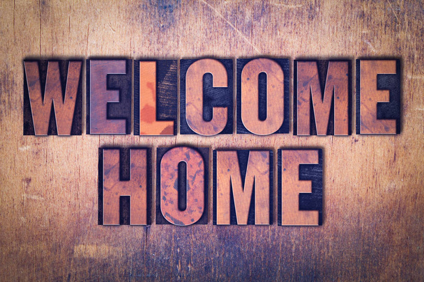 Welcome Home Thema boekdruk Word op houten achtergrond - Foto, afbeelding