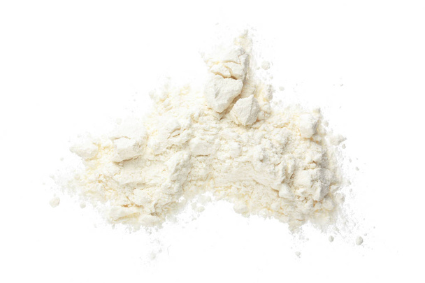 Haufen Mehl isoliert auf weißem Hintergrund. Ansicht von oben. Flache Lage - Foto, Bild