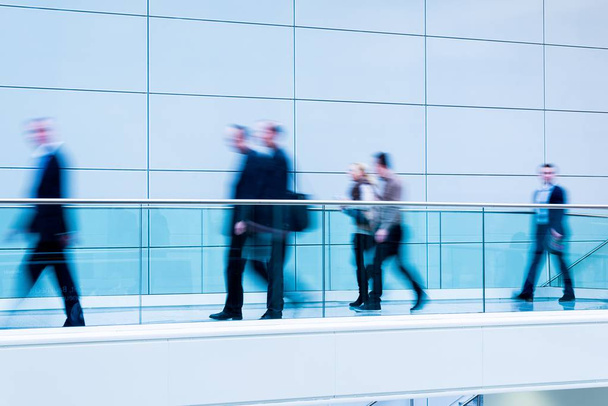 crowd of blurred people walking in a modern hall - Foto, Bild