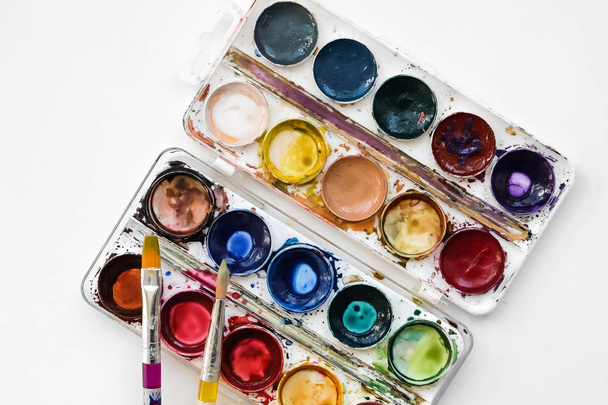 Top view of paintbrush, palette and watercolor paints - Fotografie, Obrázek