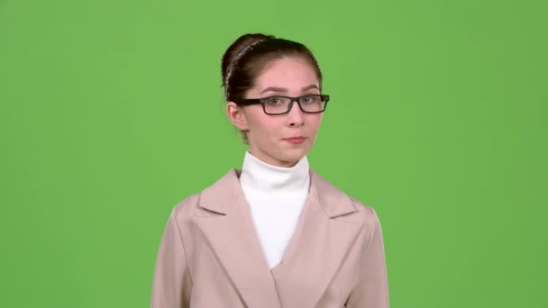 Girl is angry with her subordinates. Green Screen - Video, Çekim