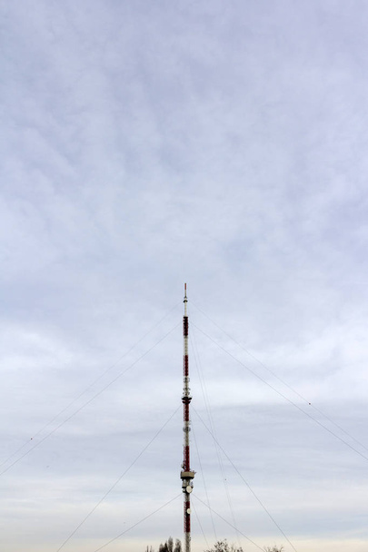 Torre de televisión
 - Foto, Imagen