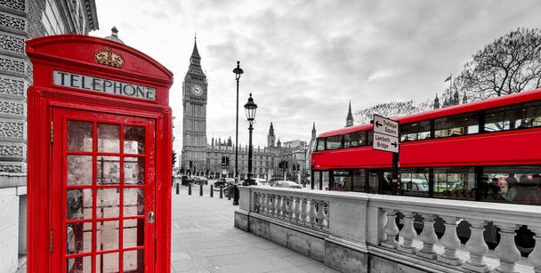 Κόκκινος τηλεφωνικός θάλαμος στο Λονδίνο - Φωτογραφία, εικόνα