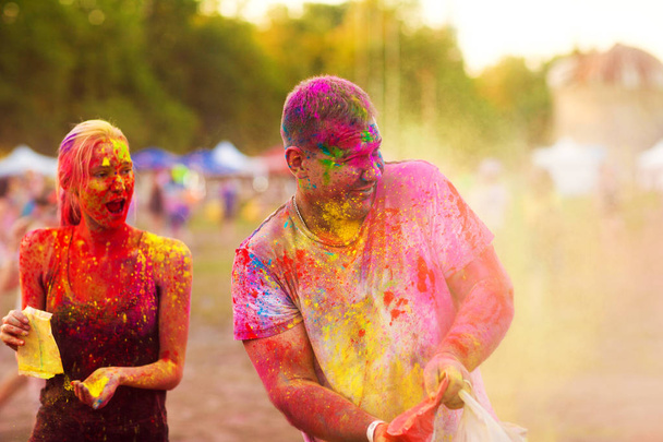 Guys with a girl celebrate holi festival - Foto, afbeelding