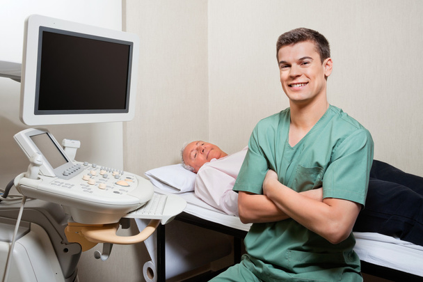 Ultrasound Technician in clinic - Foto, Imagem