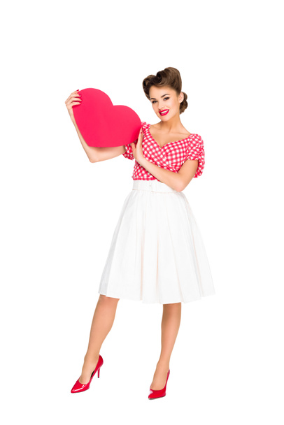 belle femme avec coeur en papier rouge isolé sur blanc
 - Photo, image