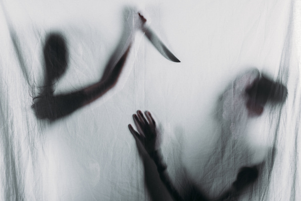 silhouette de quelqu'un tenant un couteau et tuant une victime, concept de crime
 - Photo, image