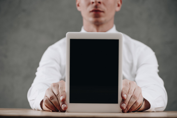 cropped shot of man holding digital tablet with blank screen - Zdjęcie, obraz