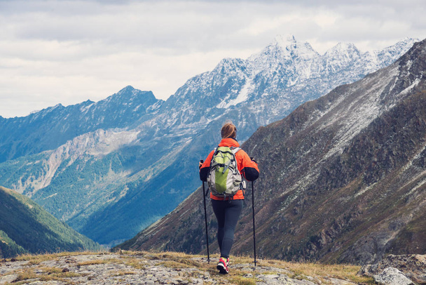 Young woman hiking in the mountains - Фото, зображення