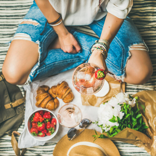 French style romantic picnic setting - Valokuva, kuva