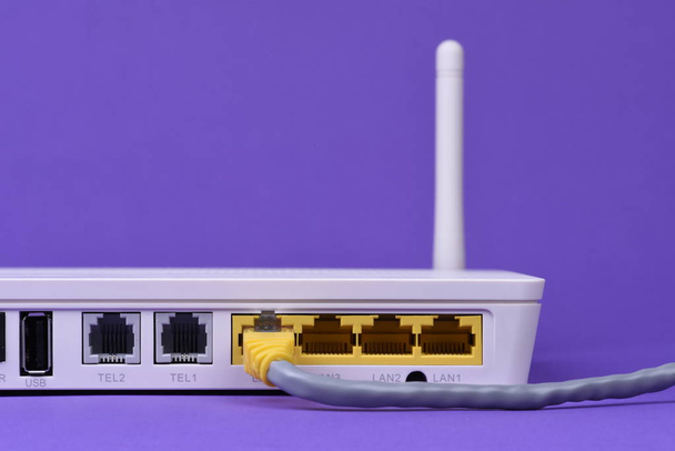 Primo piano del router wireless
 - Foto, immagini