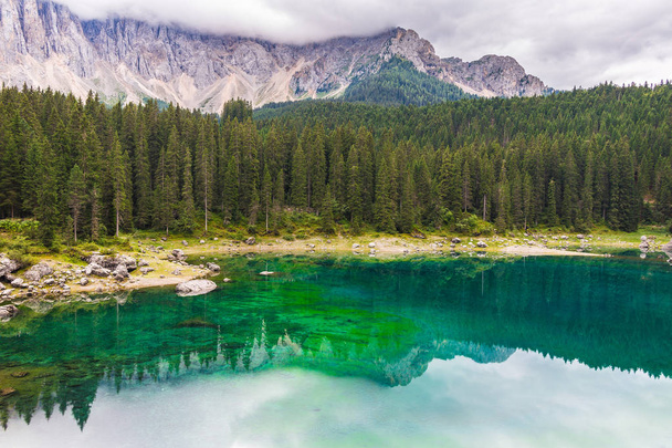 lago Misurina nos Alpes
 - Foto, Imagem