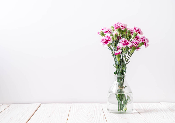 pink spring flower on wooden background - Foto, Imagem
