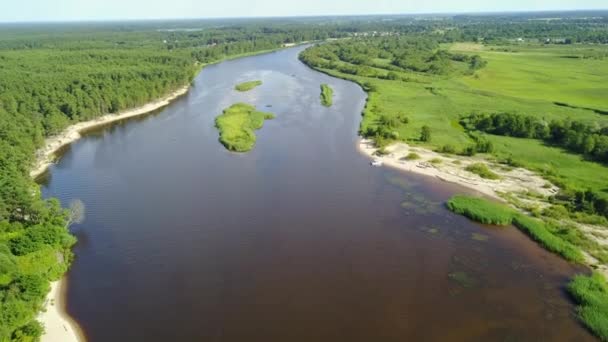 Gauja Nehri Letonya drenaj içine Baltık Denizi havadan dron üstten görünüm 4k Uhd video - Video, Çekim