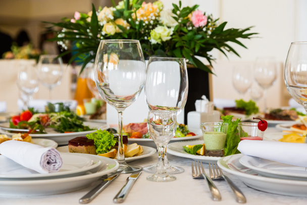 Servir mesa de banquete
 - Foto, Imagen