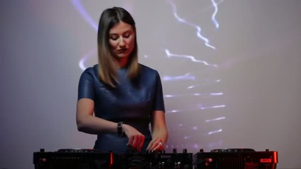 DJ girl on decks at the club - Footage, Video