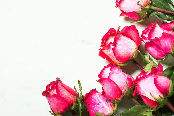 Rosenblüten Hintergrund. Ansicht von oben. - Foto, Bild