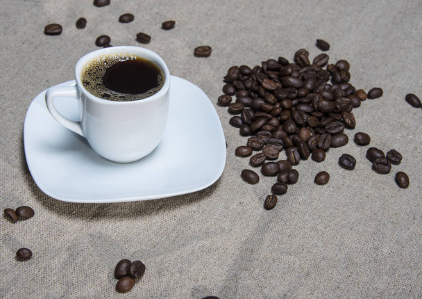 Coffee cup with fresh coffee on burlap. - Φωτογραφία, εικόνα