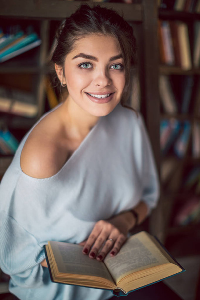 reading education study adorable woman - Foto, Bild