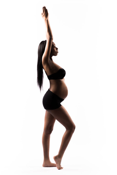 Young beautiful african american expecting mother.  - Zdjęcie, obraz