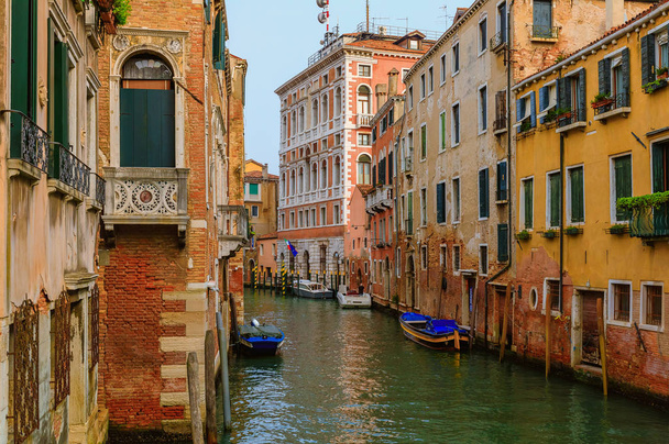 узкие улочки и каналы Венеции - Фото, изображение