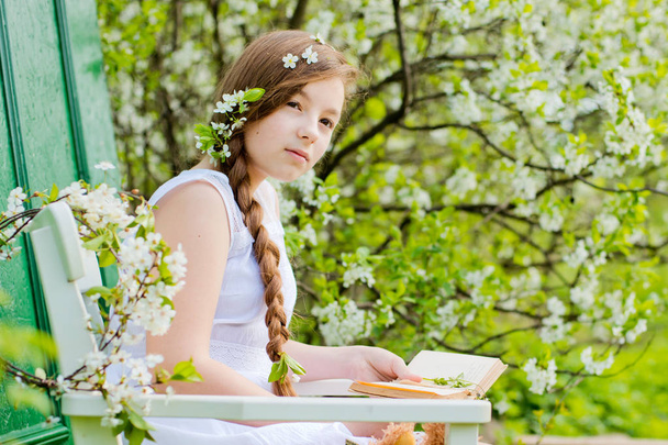 дівчина квітка саду вишня
 - Фото, зображення