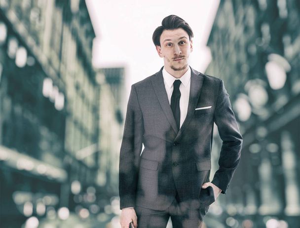 Double exposure of businessman wearing suit and blurred cityscape - Foto, Imagen