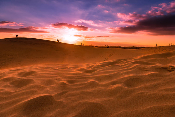 Захід сонця над дюн Маспаломас. Острів Гран-Канарія. - Фото, зображення