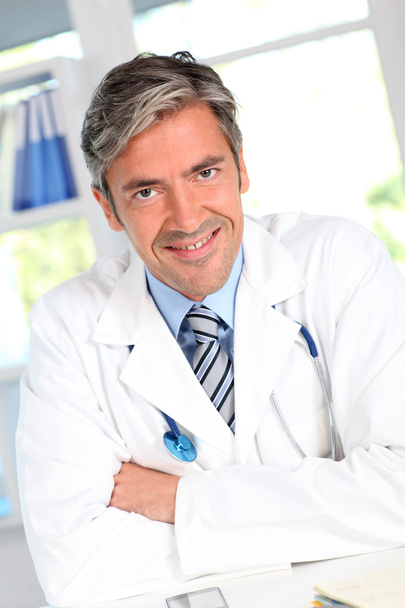 Portrait of handsome smiling doctor - Foto, immagini