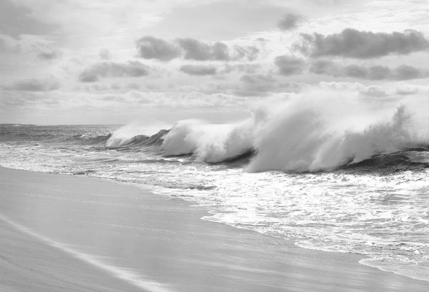 Tempesta in avvicinamento alla costa africana
  - Foto, immagini