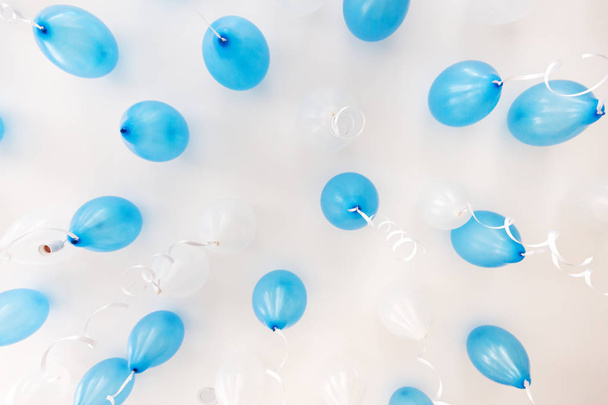 globos azules en fiesta de cumpleaños
 - Foto, imagen