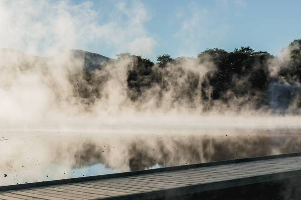 Шампанське басейн в країні чудес теплової Wai-O-Tapu, Нова Зеландія. - Фото, зображення