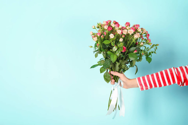 Woman with beautiful bouquet of roses on color background - Photo, Image