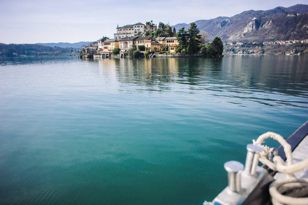 θέα από το νησί του San Giulio σε Λίμνη Όρτα, Πιεντμόντ, Ιταλία - Φωτογραφία, εικόνα