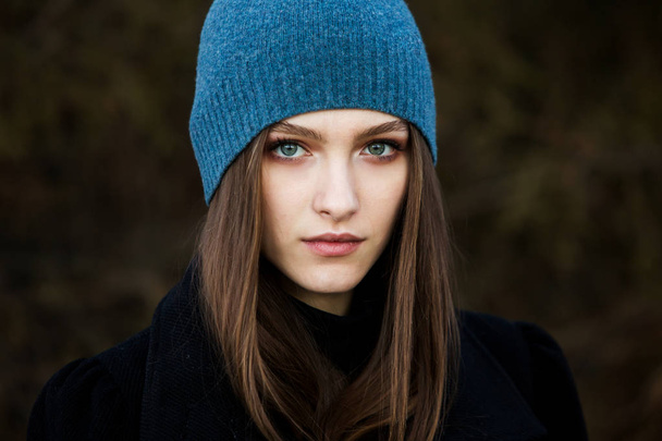 Winter. Girl in cold weather. Beautiful girl in the winter outdoors. Woman in winter cap. - Foto, imagen
