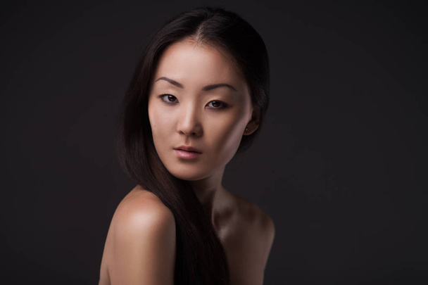 Beautiful Asian woman looking at camera - Foto, imagen