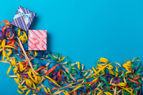 Fête de fond festive avec confettis. Espace de copie
 - Photo, image