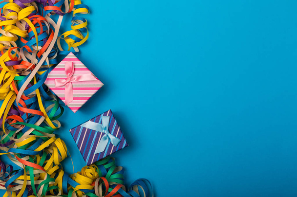 Fête de fond festive avec confettis. Espace de copie
 - Photo, image