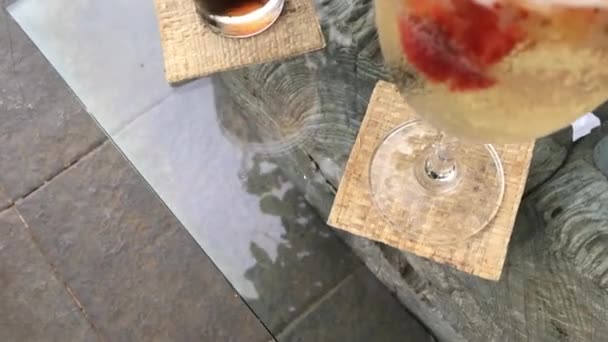 White sangria with strawberry, orange and apple outside the tropical restaurant. Bali island. Sangria on a tropical background. - Séquence, vidéo