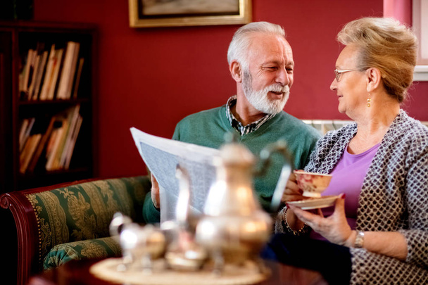 Senior couple in love enjoy in retirement - Zdjęcie, obraz