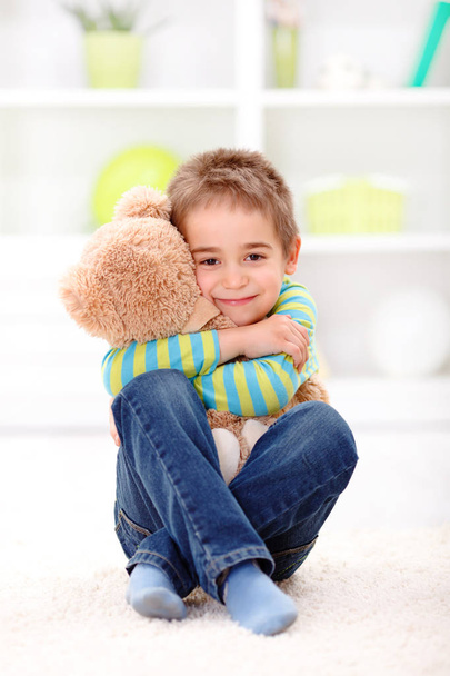 Little boy loving his plush bear - Foto, Imagen