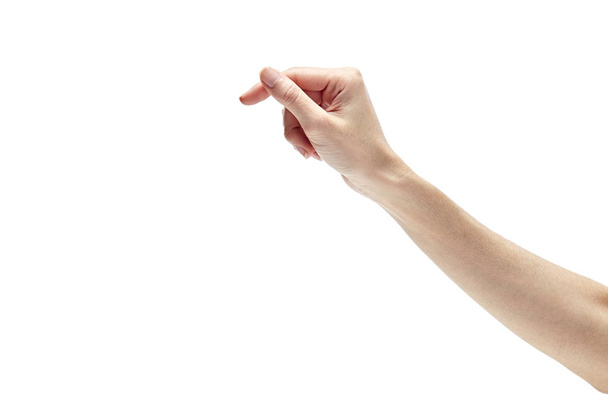 Γυναίκα χέρι κατέχουν εικονική επαγγελματική κάρτα, πιστωτική κάρτα ή λευκό χαρτί που απομονώνονται σε λευκό φόντο - Φωτογραφία, εικόνα