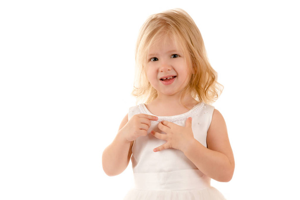 очаровательный маленький жест ребенка изолированы на белом фоне
  - Фото, изображение