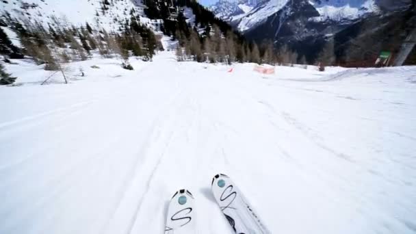 Снег на лыжах по трассе
 - Кадры, видео