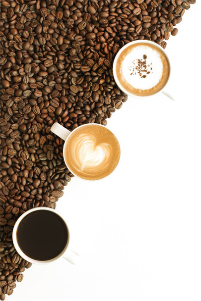 Espressokahvi ja latte papujen kera
 - Valokuva, kuva