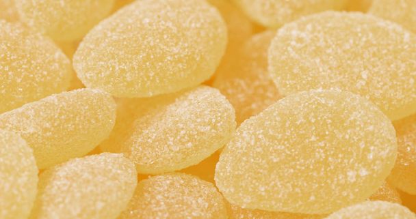 Groep van de gele suiker snoepjes - Foto, afbeelding