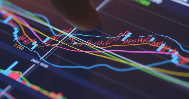 Анализ данных фондового рынка на цифровом экране
  - Фото, изображение
