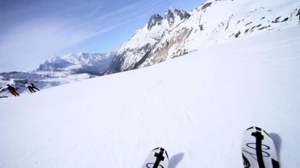 Лыжники катаются на лыжах
 - Кадры, видео