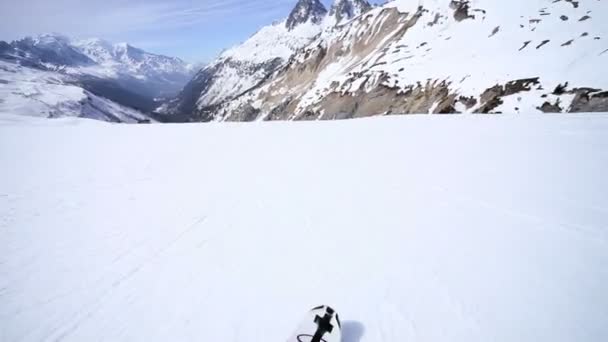 Лыжники катаются на лыжах
 - Кадры, видео