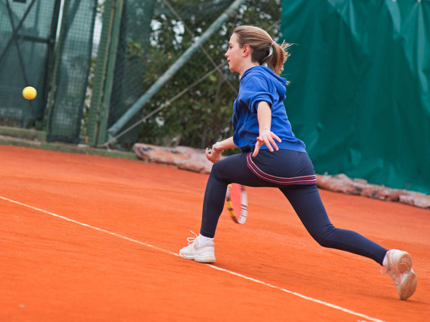 tennisschool buiten - Foto, afbeelding